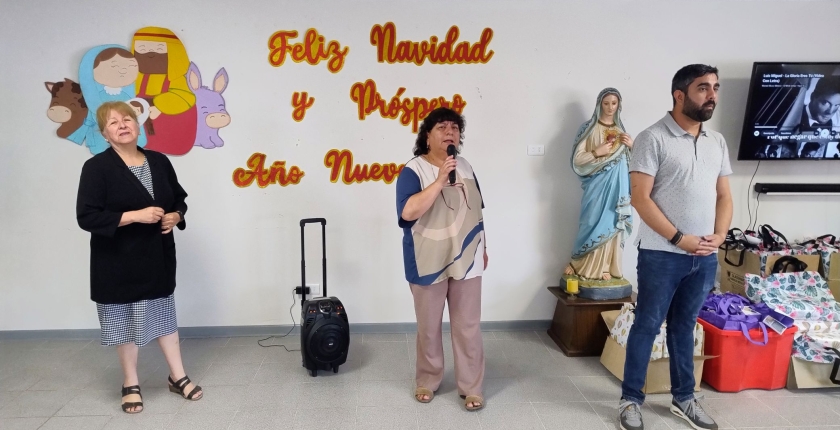 Funcionarios/as participan en actividad de bienestar de fin de año